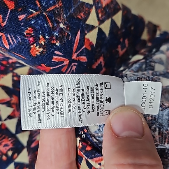 LulaRoe, Top, Simply Comfortable, Sz Sm, Abstract, Rayon, Stretch, Hi/Lo Hem - Picture 10 of 10